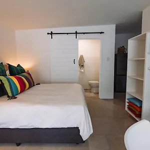 Mcleod's & Stuart's Guest house Somerset West